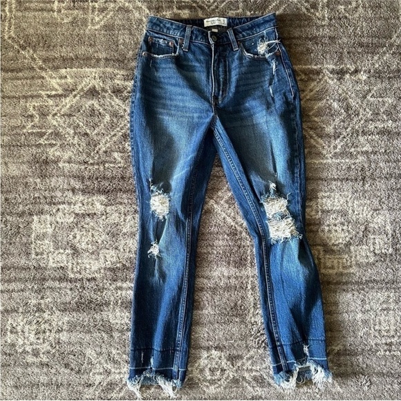 NWOT Abercrombie And Fitch Curve Love High Rise Skinny Jeans Distressed Raw Hem - Picture 1 of 7